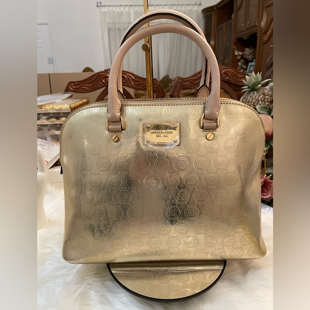 Michael Kors Cindy Pale Gold Large Dome Satchel 2 way Bag/Crossbody - Picture 2 of 9